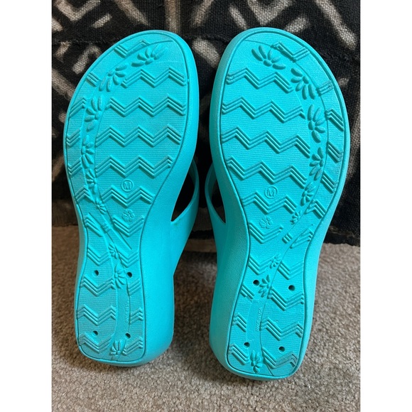 Nwot. Okabashi sandals. Size medium. - Picture 7 of 8